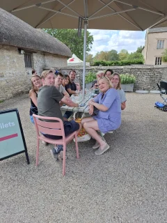 Heel gezellig in Cogges Manor Farm café herinneringen aan de schitterende dag van gisteren ophalen!!